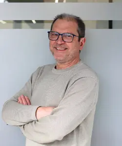 Antonio Fernández, especialista en la tramitación legal de bajas de automóviles en Salamanca